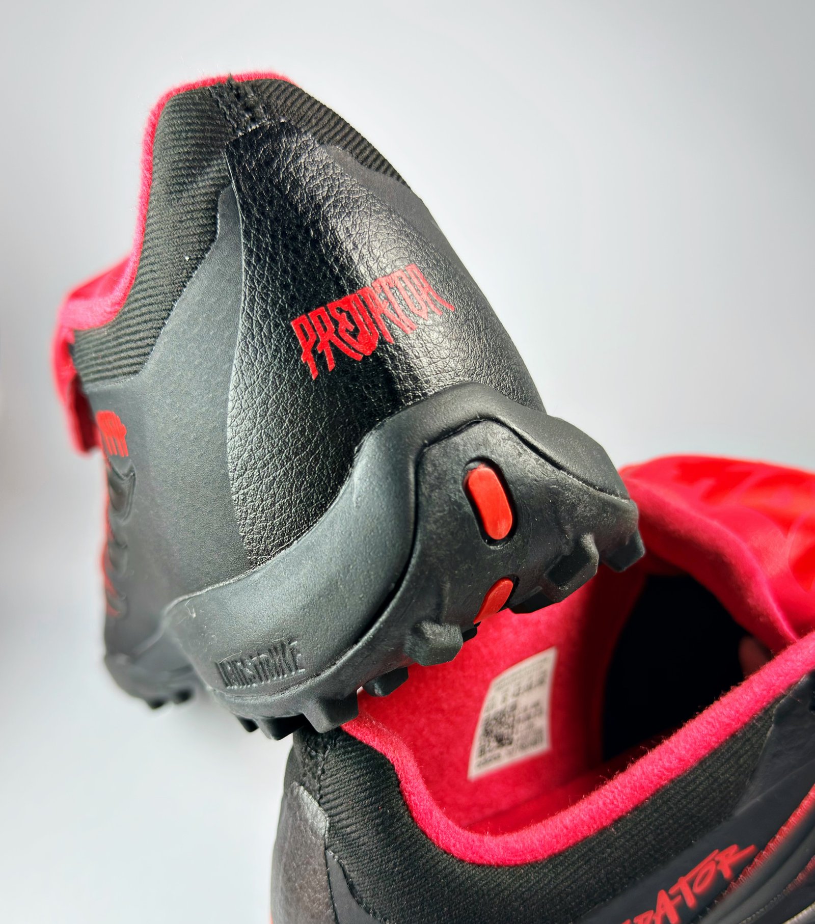 Predator Tongue 2027 Tartan - Black&red