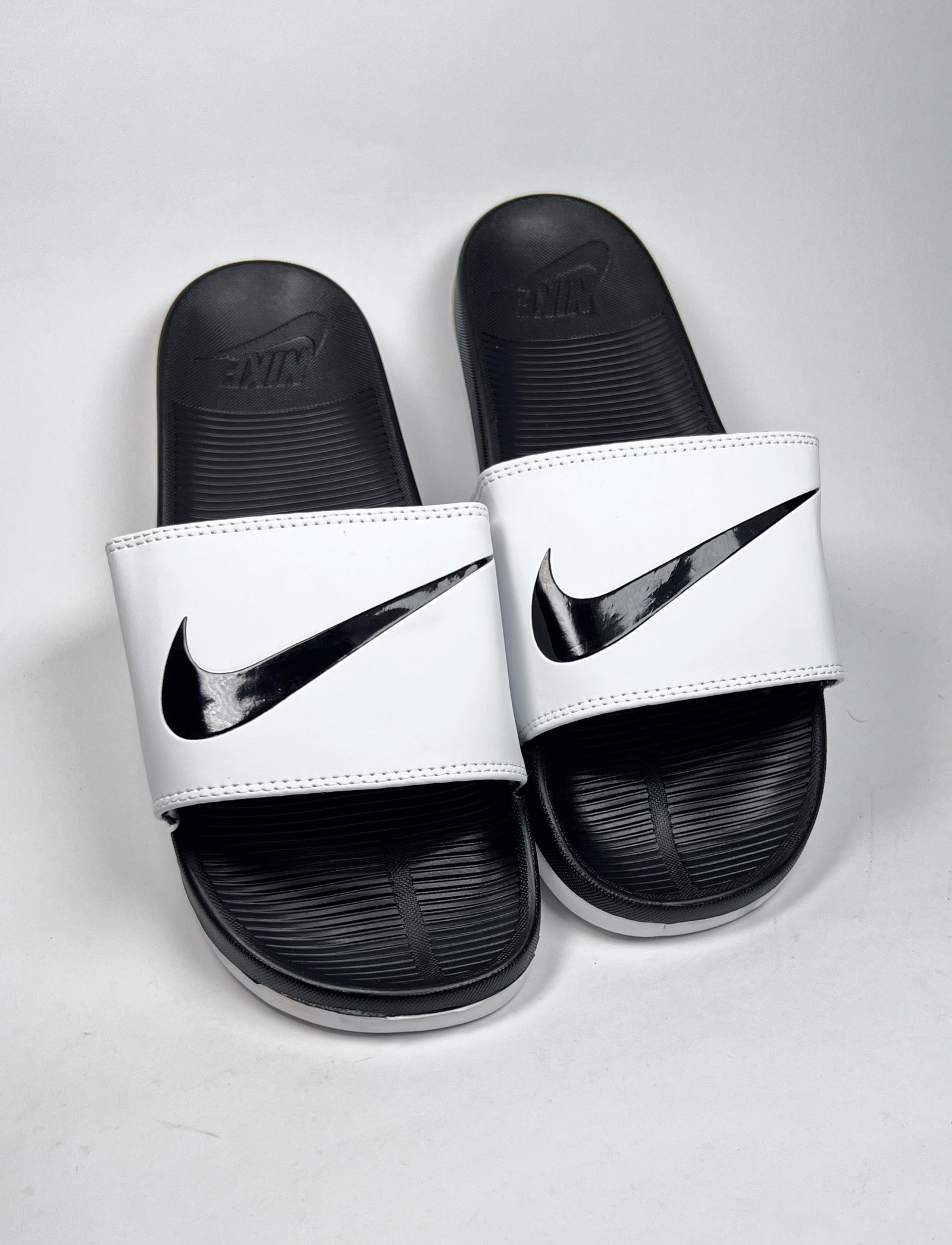 Nike slippers - White 