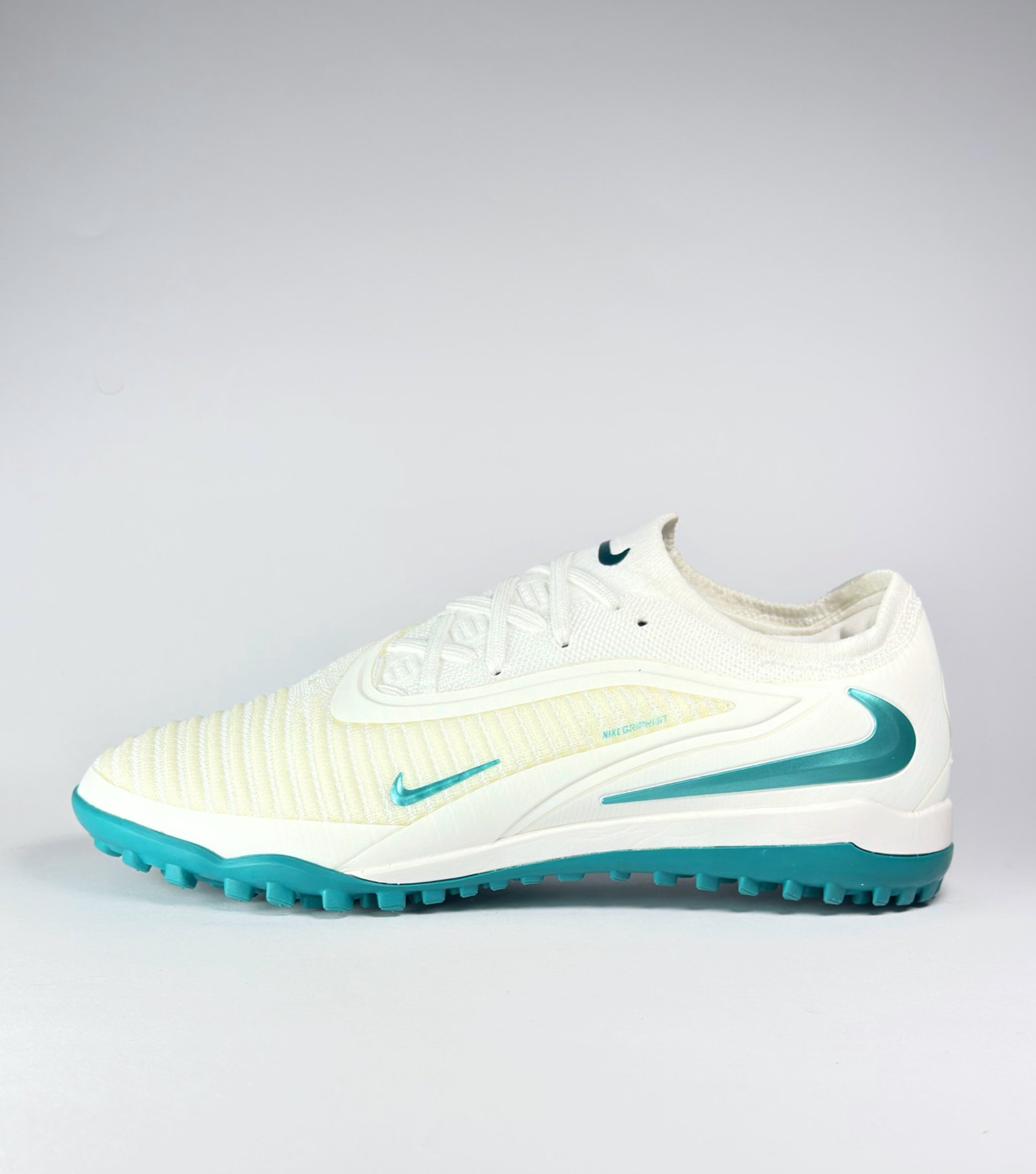 Phantom 6 Low Turf - White and turquoise   